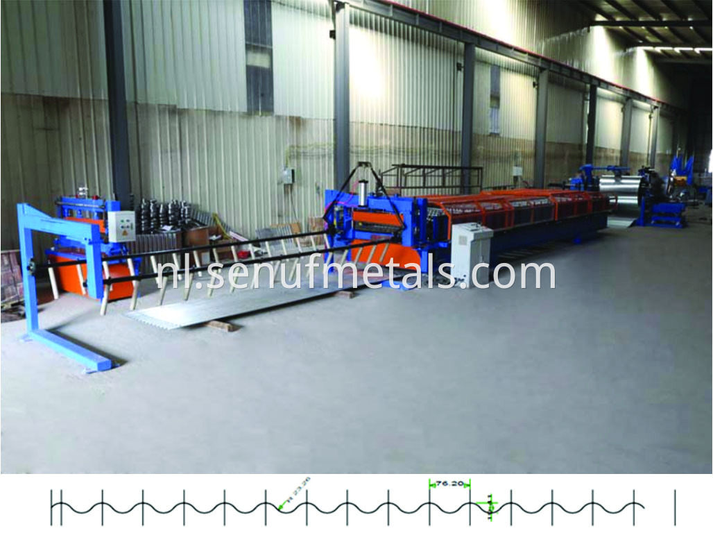 Corrugated roofing machine1